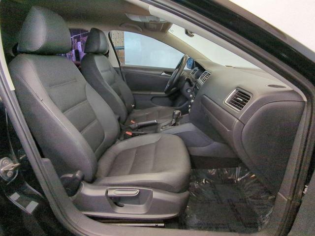 Photo of 2012 Black Uni Volkswagen Jetta