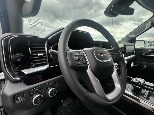 Photo of 2025 Summit White GMC Sierra 1500