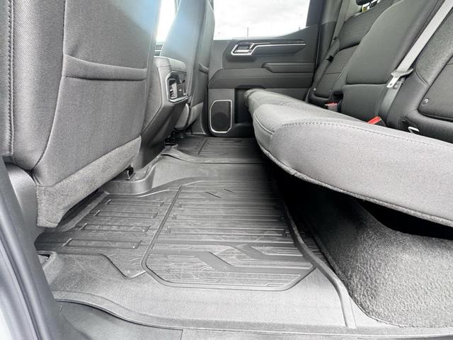 Photo of 2025 Summit White GMC Sierra 1500