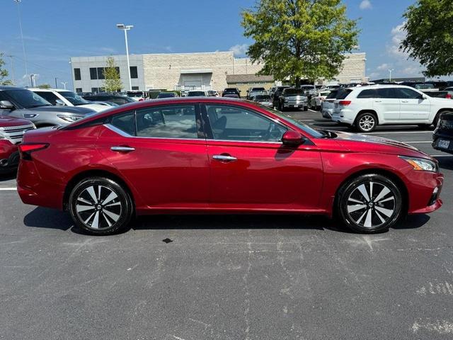 Photo of 2022 Scarlet Ember Tintcoat Nissan Altima