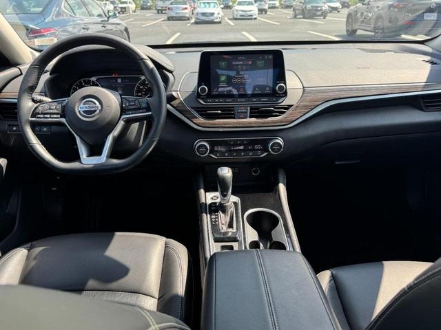 Photo of 2022 Scarlet Ember Tintcoat Nissan Altima