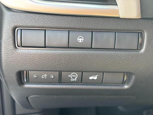 Photo of 2026 Everest White Pearl Tricoat Nissan Rogue