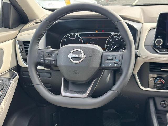 Photo of 2026 Everest White Pearl Tricoat Nissan Rogue