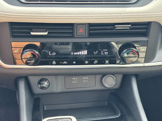 Photo of 2026 Everest White Pearl Tricoat Nissan Rogue