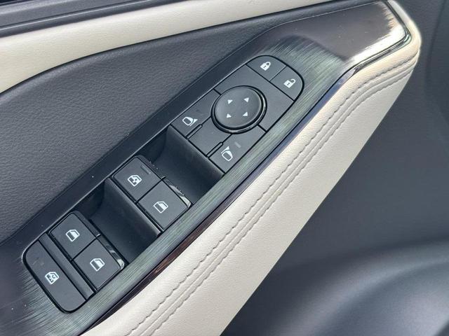 Photo of 2026 Everest White Pearl Tricoat Nissan Rogue