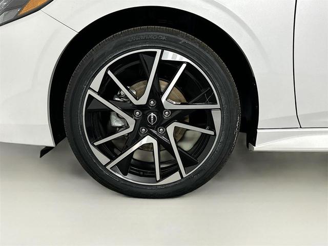 Photo of 2025 Aspen White Tricoat/Super Black Nissan Sentra
