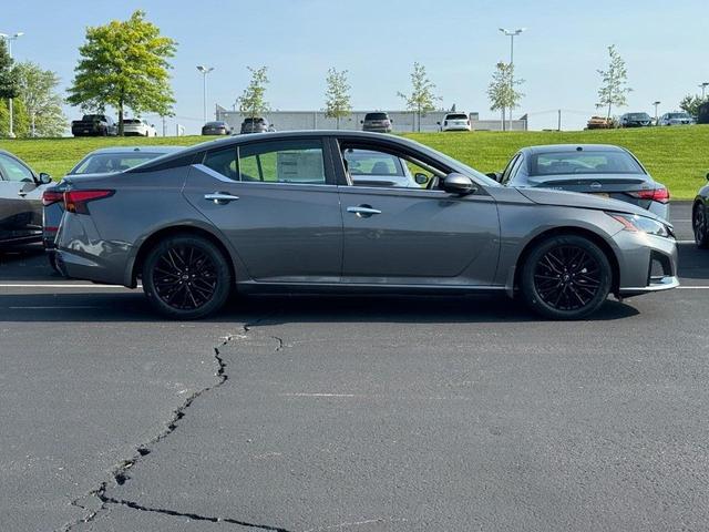 Photo of 2025 Gun Metallic Nissan Altima