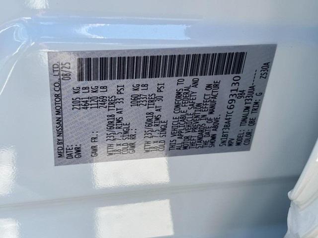 Photo of 2026 Everest White Pearl Tricoat Nissan Rogue