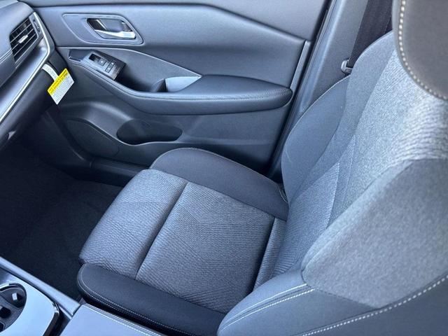 Photo of 2026 Everest White Pearl Tricoat Nissan Rogue