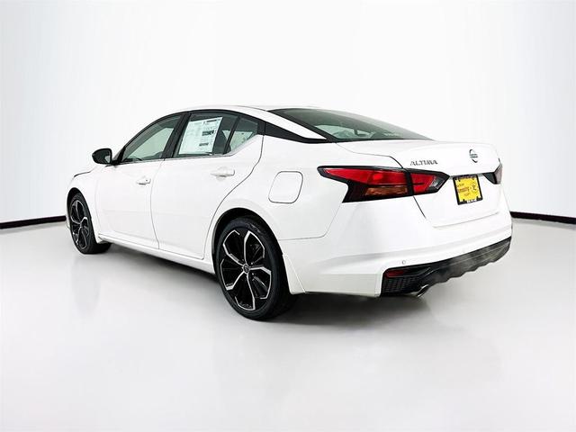 Photo of 2025 Pearl White Tricoat Nissan Altima