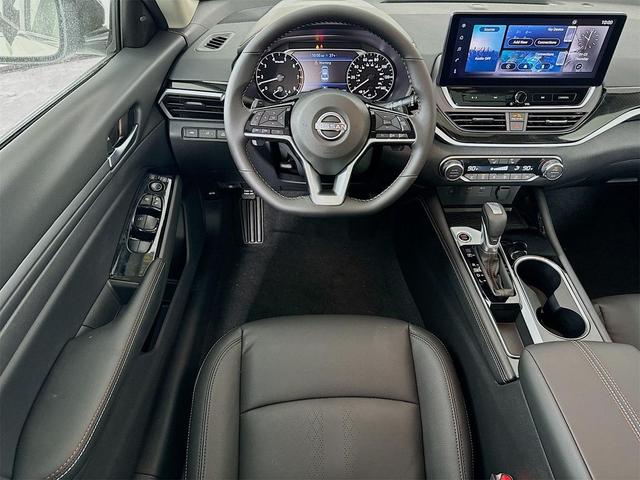 Photo of 2025 Pearl White Tricoat Nissan Altima