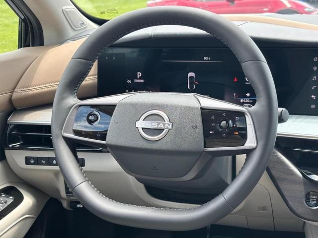 Photo of 2025 Super Black Nissan Murano