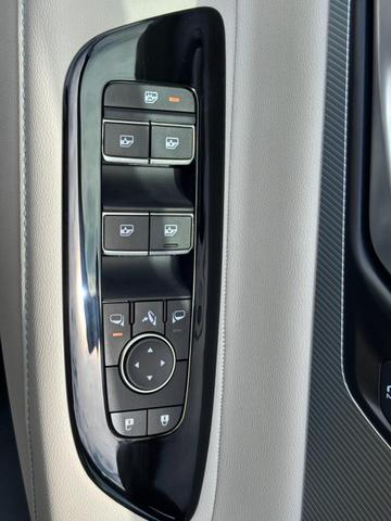 Photo of 2025 Super Black Nissan Murano