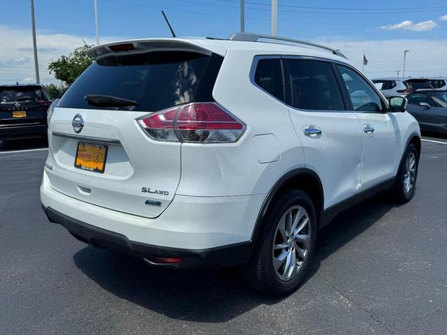 Photo of 2014 Moonlight White Nissan Rogue