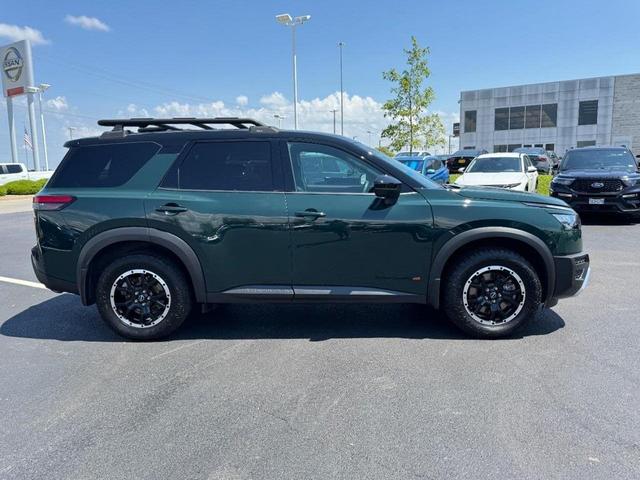 Photo of 2023 Obsidian Green Pearl/Super Black Nissan Pathfinder