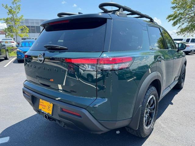 Photo of 2023 Obsidian Green Pearl/Super Black Nissan Pathfinder