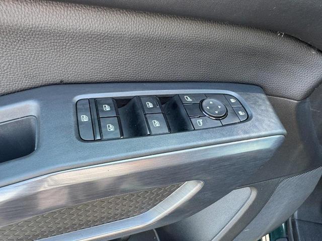 Photo of 2023 Obsidian Green Pearl/Super Black Nissan Pathfinder