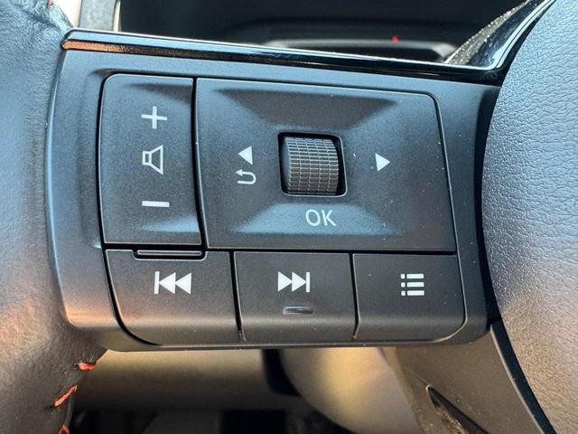 Photo of 2023 Obsidian Green Pearl/Super Black Nissan Pathfinder