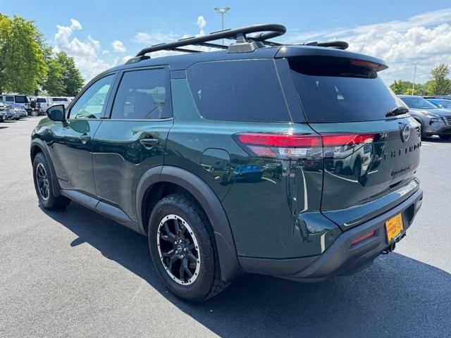 Photo of 2023 Obsidian Green Pearl/Super Black Nissan Pathfinder