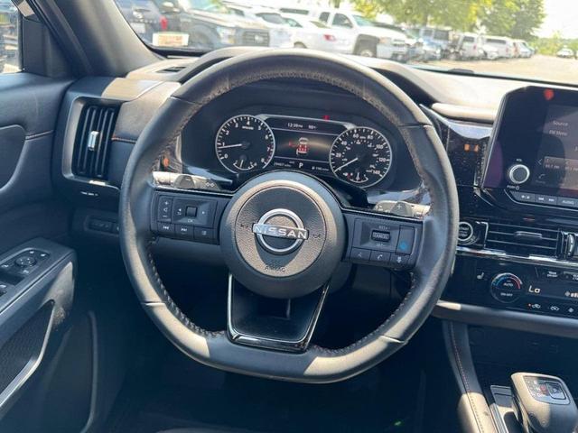 Photo of 2023 Obsidian Green Pearl/Super Black Nissan Pathfinder