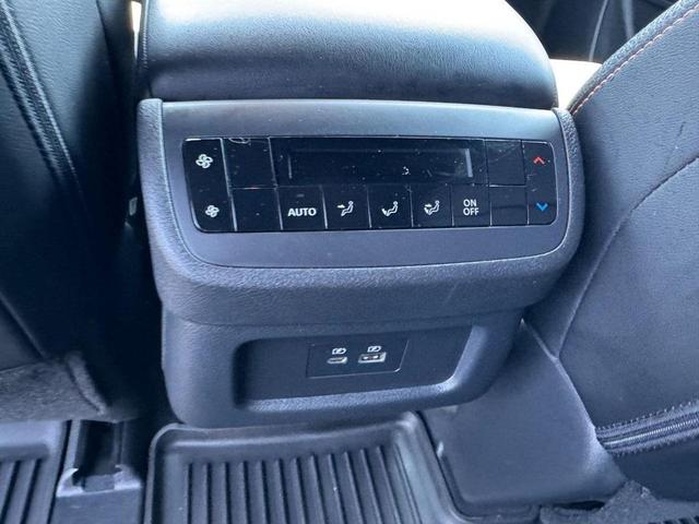 Photo of 2023 Obsidian Green Pearl/Super Black Nissan Pathfinder