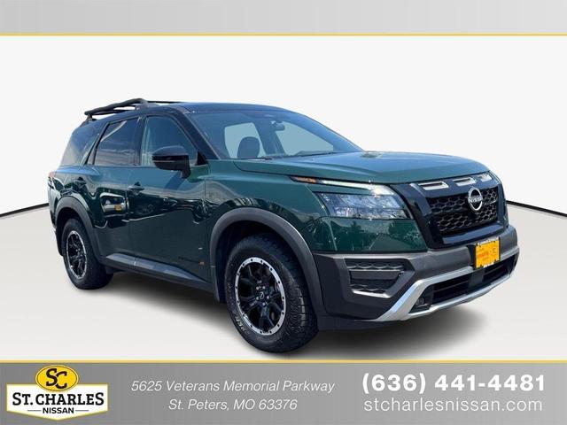 Photo of 2023 Obsidian Green Pearl/Super Black Nissan Pathfinder