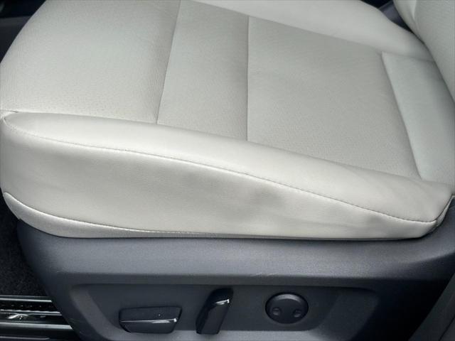 Photo of 2024 Super Black Nissan Rogue