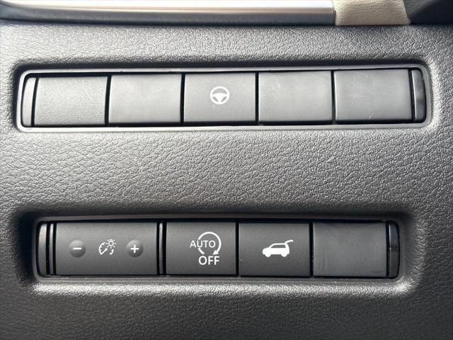 Photo of 2024 Super Black Nissan Rogue