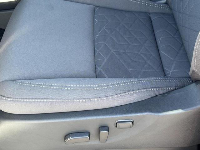 Photo of 2025 Glacier White Nissan Frontier