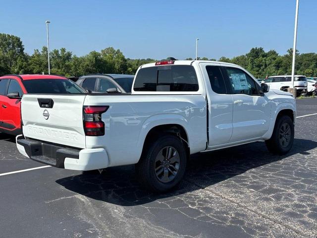 Photo of 2025 Glacier White Nissan Frontier