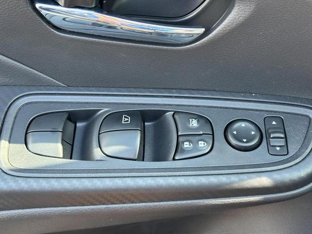 Photo of 2025 Super Black Metallic Nissan Versa