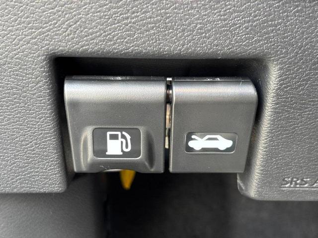 Photo of 2025 Super Black Metallic Nissan Versa
