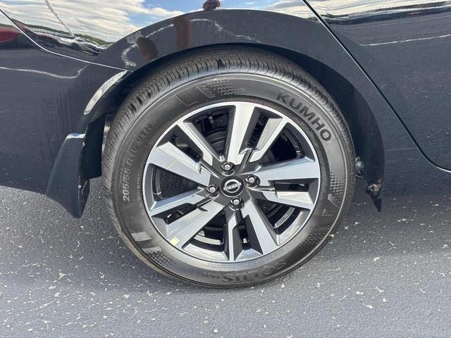 Photo of 2025 Super Black Metallic Nissan Versa