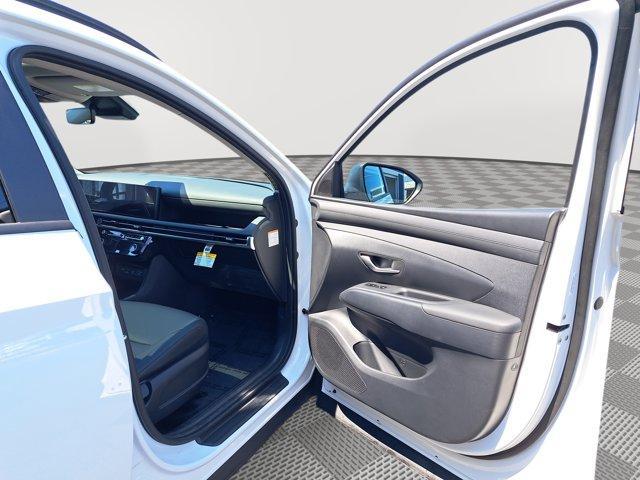 Photo of 2025 Pearl Hyundai TUCSON Hybrid