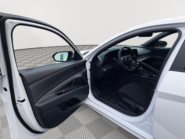 Photo of 2025 White Hyundai ELANTRA HEV