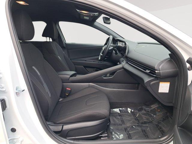 Photo of 2025 White Hyundai ELANTRA HEV