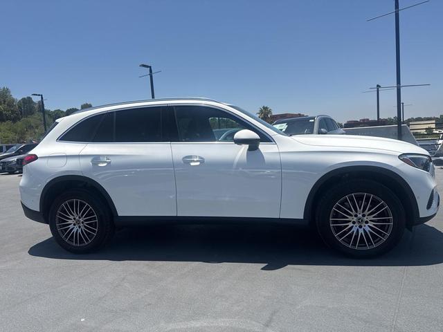 Photo of 2025 Polar White Mercedes-Benz GLC 300