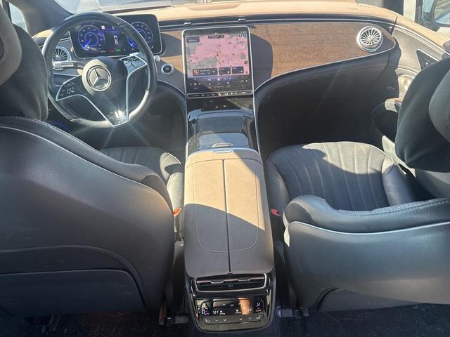 Photo of 2022 MANUFAKTUR Diamond White Mercedes-Benz EQS 450+