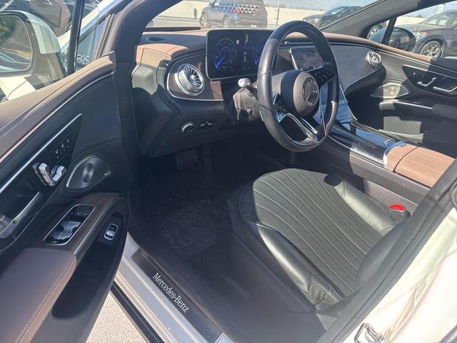 Photo of 2022 MANUFAKTUR Diamond White Mercedes-Benz EQS 450+