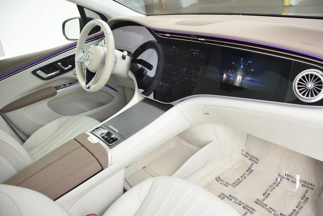 Photo of 2023 Obsidian Black Metallic Mercedes-Benz EQS 580