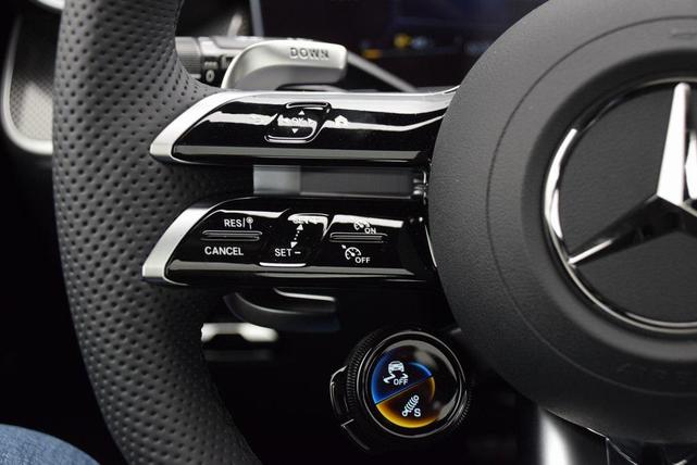 Photo of 2025 Polar White Mercedes-Benz AMG GLC 43
