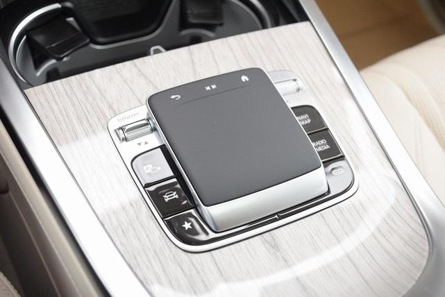 Photo of 2025 Polar White Mercedes-Benz G-Class