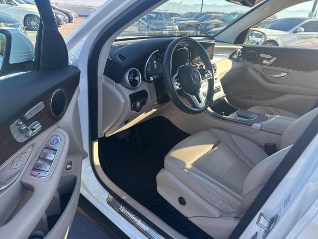 Photo of 2022 Polar White Mercedes-Benz GLC 300