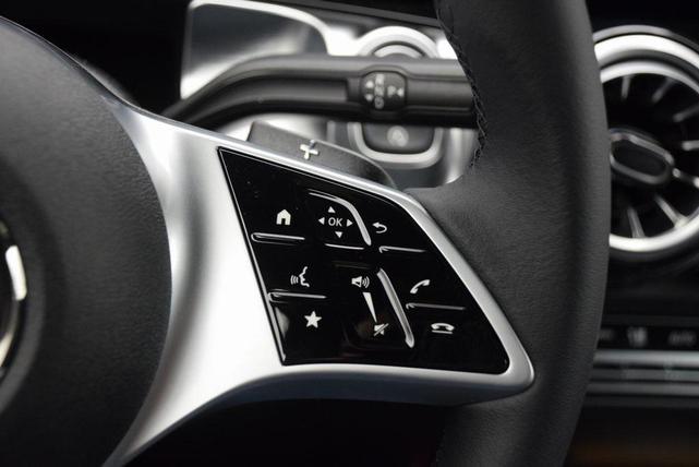 Photo of 2025 Night Black Mercedes-Benz GLB 250