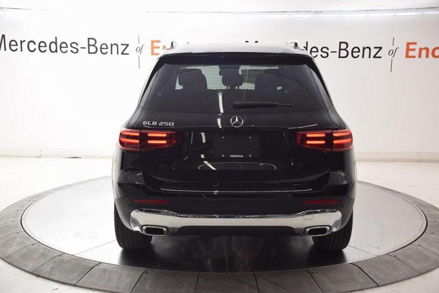 Photo of 2025 Night Black Mercedes-Benz GLB 250