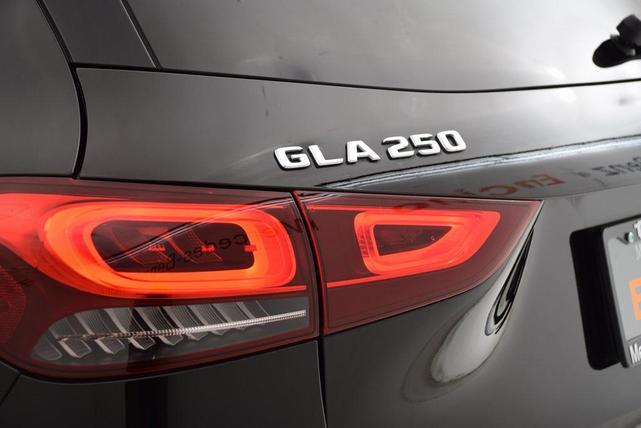 Photo of 2021 Night Black Mercedes-Benz GLA 250