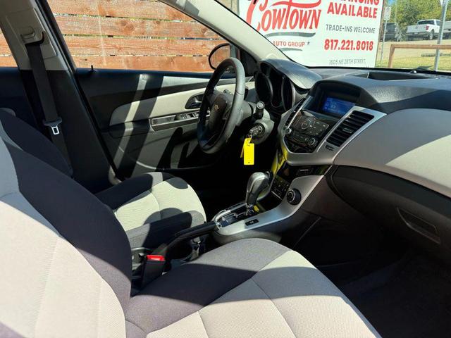 Photo of 2013 Champagne Silver Metallic Chevrolet Cruze