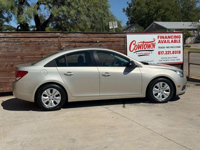 Photo of 2013 Champagne Silver Metallic Chevrolet Cruze