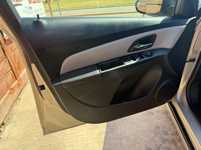 Photo of 2013 Champagne Silver Metallic Chevrolet Cruze