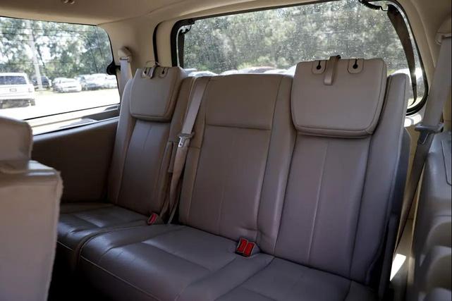 Photo of 2010 Tuxedo Black Metallic Ford Expedition